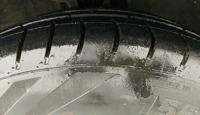 2012 Hyundai i10 MAGNA 1.1, Petrol, Manual, 52,373 km, Left Front Tyre Tread