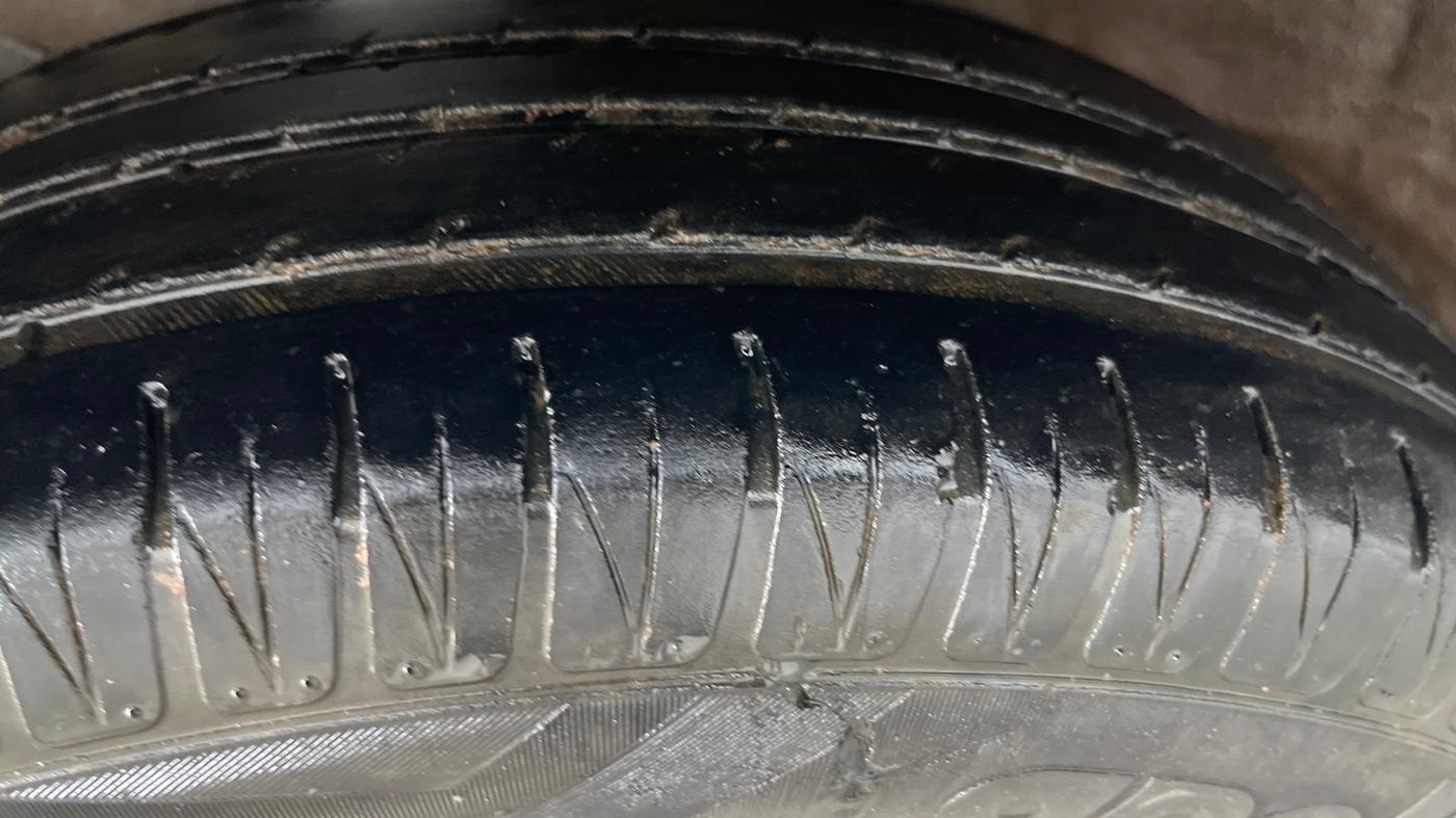 2015 Hyundai Elite i20 MAGNA 1.2, Petrol, Manual, 1,26,438 km, Left Front Tyre Tread