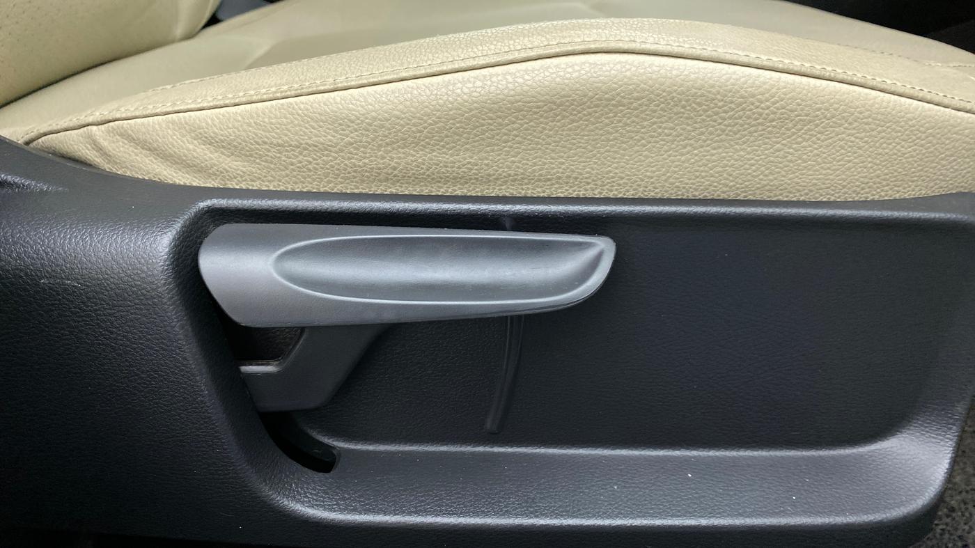 2017 Skoda Rapid Style 1.5 TDI AT, Diesel, Automatic, 88,556 km, Driver Side Adjustment Panel