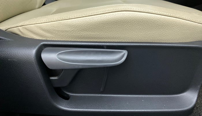 2017 Skoda Rapid Style 1.5 TDI AT, Diesel, Automatic, 88,556 km, Driver Side Adjustment Panel