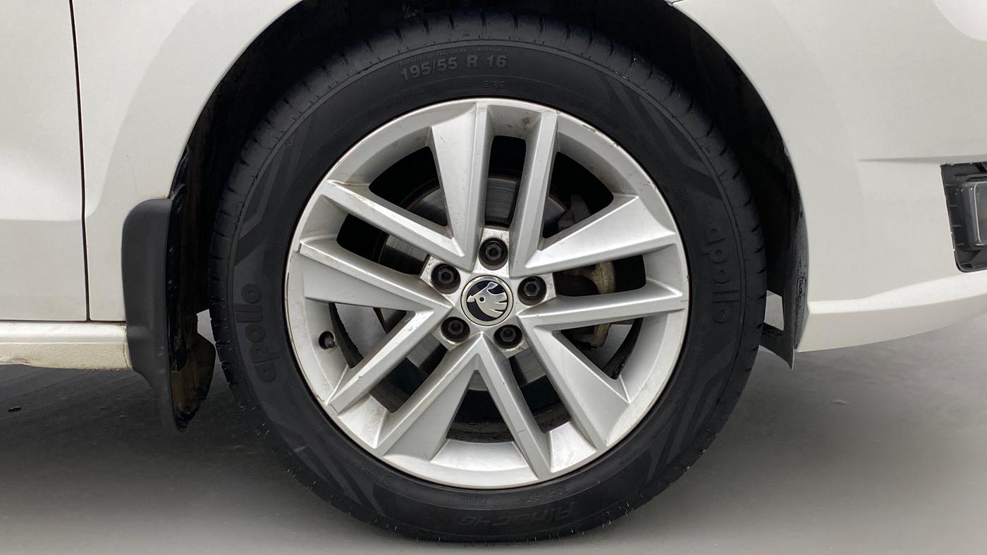 2017 Skoda Rapid Style 1.5 TDI AT, Diesel, Automatic, 88,556 km, Right Front Wheel