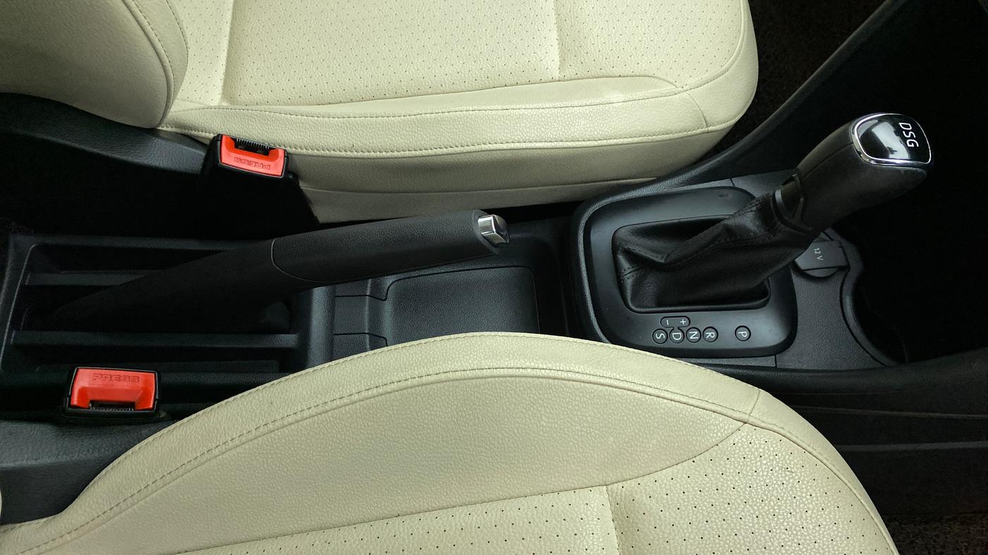 2017 Skoda Rapid Style 1.5 TDI AT, Diesel, Automatic, 88,556 km, Gear Lever