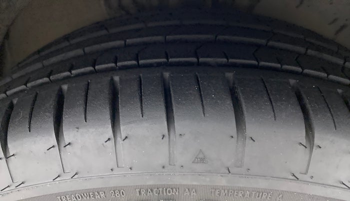 2017 Skoda Rapid Style 1.5 TDI AT, Diesel, Automatic, 88,556 km, Right Front Tyre Tread