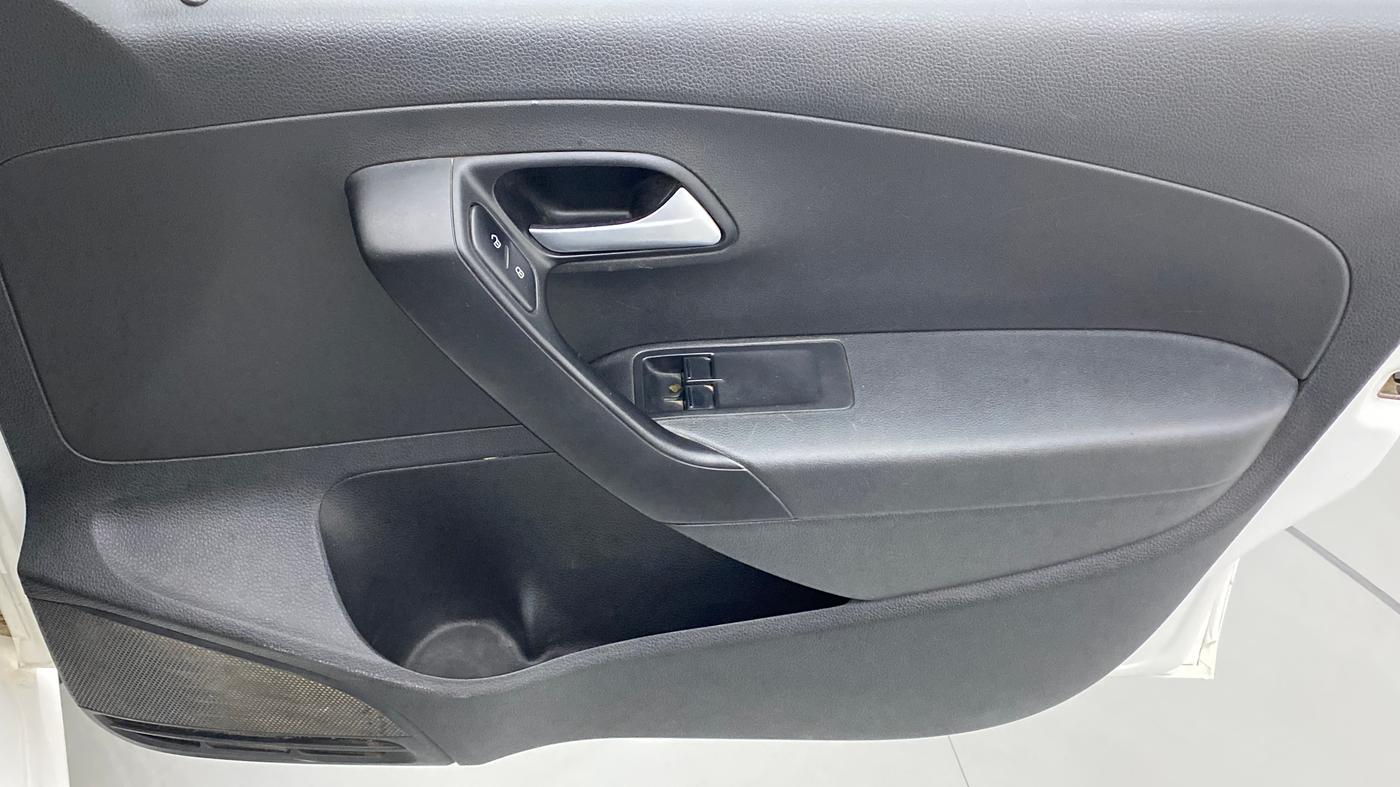 2019 Volkswagen Ameo TRENDLINE 1.0L, CNG, Manual, 82,549 km, Driver Side Door Panels Control
