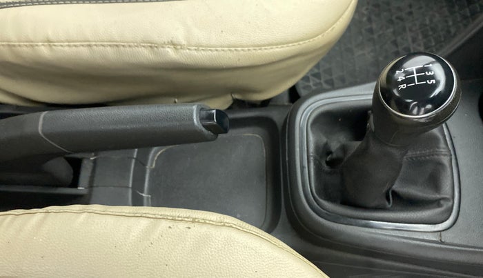 2019 Volkswagen Ameo TRENDLINE 1.0L, CNG, Manual, 82,549 km, Gear Lever