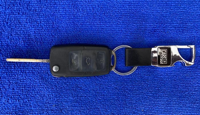 2019 Volkswagen Ameo TRENDLINE 1.0L, CNG, Manual, 82,549 km, Key Close Up