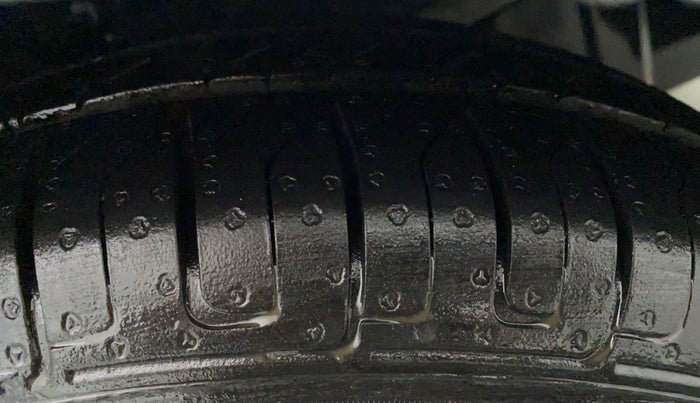 2011 Hyundai i10 SPORTZ 1.2 AT KAPPA2, Petrol, Automatic, 37,059 km, Left Front Tyre Tread