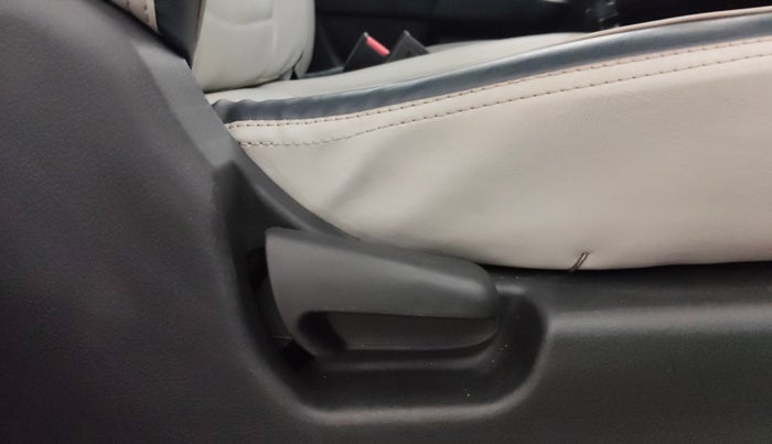 2014 Maruti Wagon R 1.0 LXI CNG, CNG, Manual, 76,541 km, Driver Side Adjustment Panel