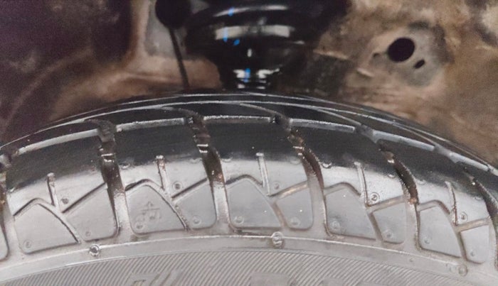 2014 Maruti Wagon R 1.0 LXI CNG, CNG, Manual, 76,541 km, Right Front Tyre Tread