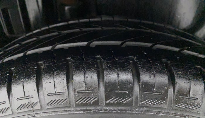 2012 Maruti Swift Dzire ZXI, Petrol, Manual, 46,597 km, Right Rear Tyre Tread