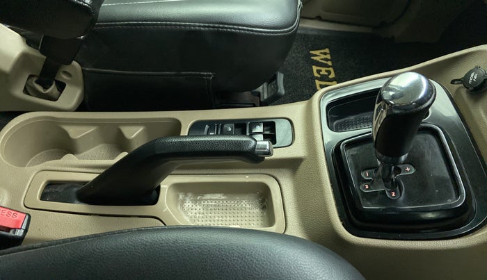 2015 Mahindra TUV300 T8 AT, Diesel, Automatic, 71,036 km, Gear Lever
