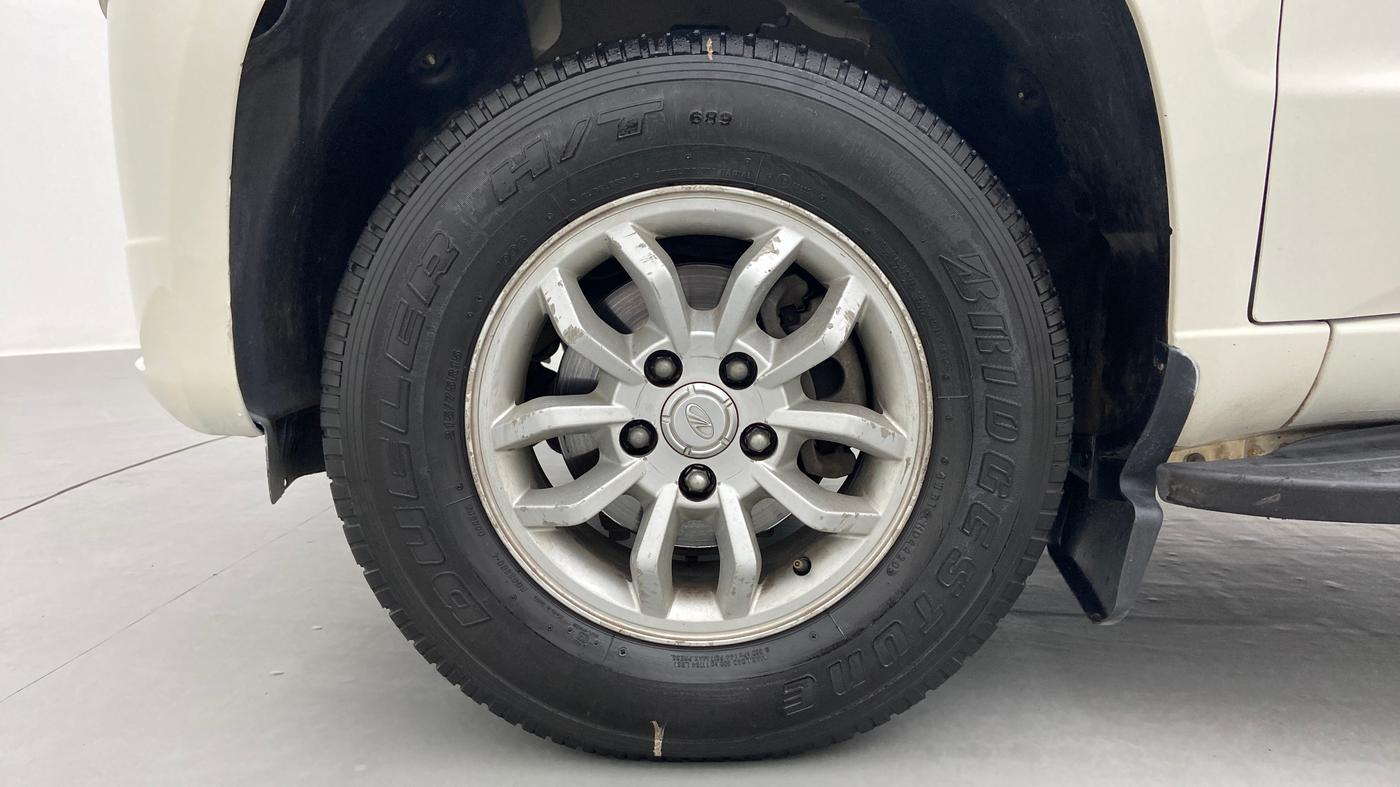 2015 Mahindra TUV300 T8 AT, Diesel, Automatic, 71,036 km, Left Front Wheel