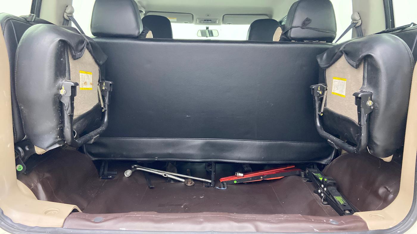 2015 Mahindra TUV300 T8 AT, Diesel, Automatic, 71,036 km, Boot Inside