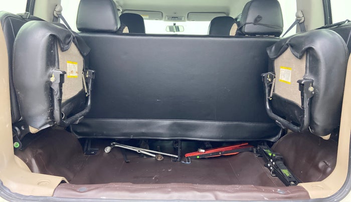 2015 Mahindra TUV300 T8 AT, Diesel, Automatic, 71,036 km, Boot Inside