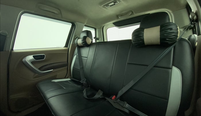 2015 Mahindra TUV300 T8 AT, Diesel, Automatic, 71,036 km, Right Side Rear Door Cabin