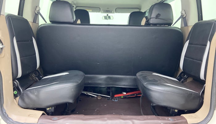 2015 Mahindra TUV300 T8 AT, Diesel, Automatic, 71,036 km, Third Seat Row ( optional )
