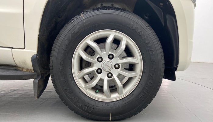 2015 Mahindra TUV300 T8 AT, Diesel, Automatic, 71,036 km, Right Front Wheel