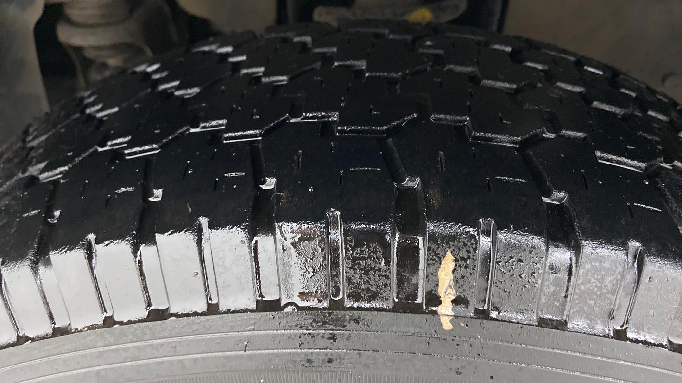 2015 Mahindra TUV300 T8 AT, Diesel, Automatic, 71,036 km, Left Front Tyre Tread