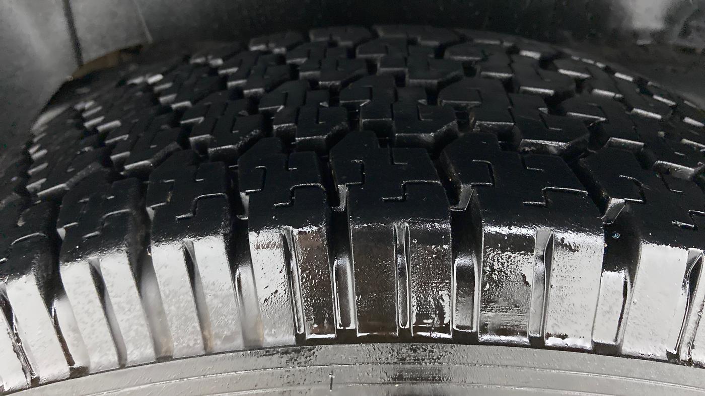 2015 Mahindra TUV300 T8 AT, Diesel, Automatic, 71,036 km, Right Rear Tyre Tread