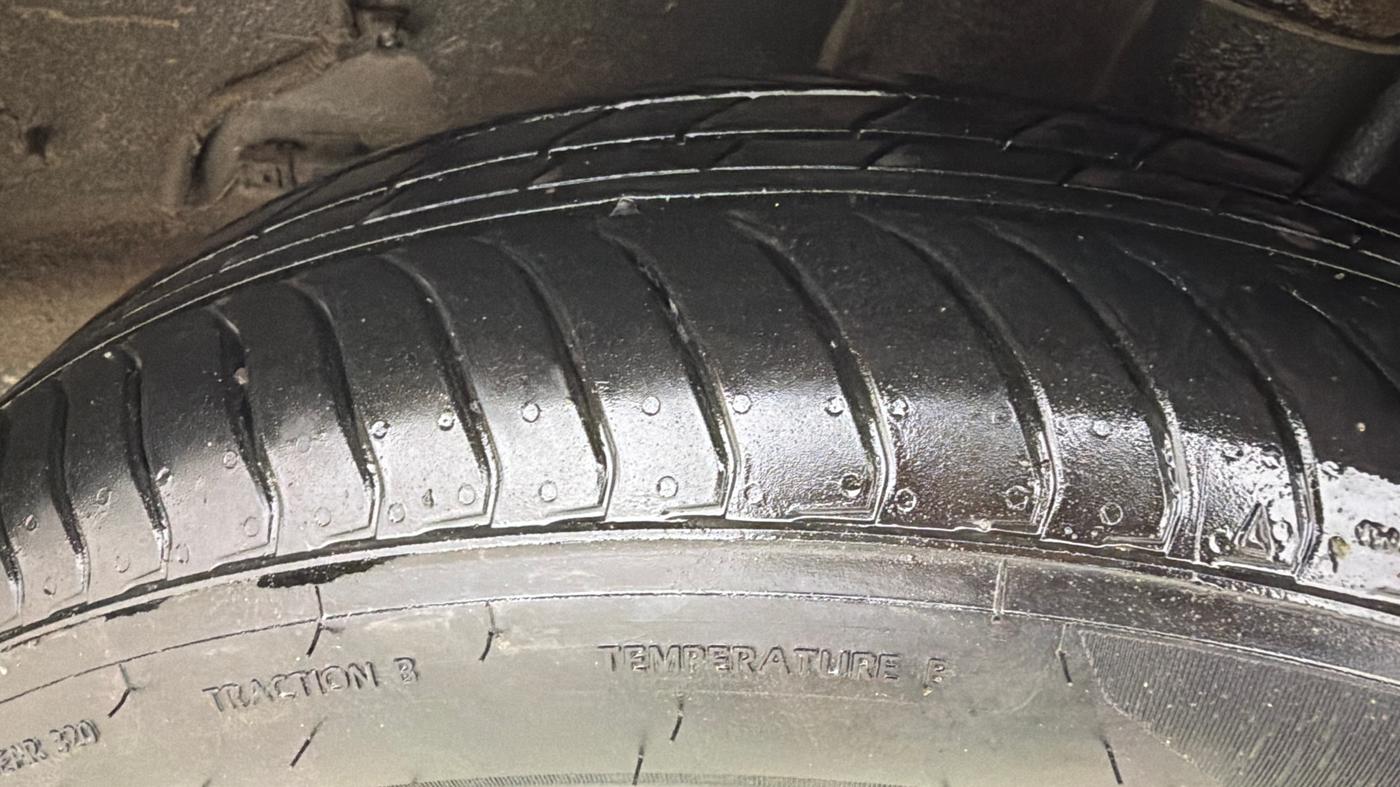 2025 Tata Tiago XZA, Petrol, Automatic, 800 km, Left Rear Tyre Tread