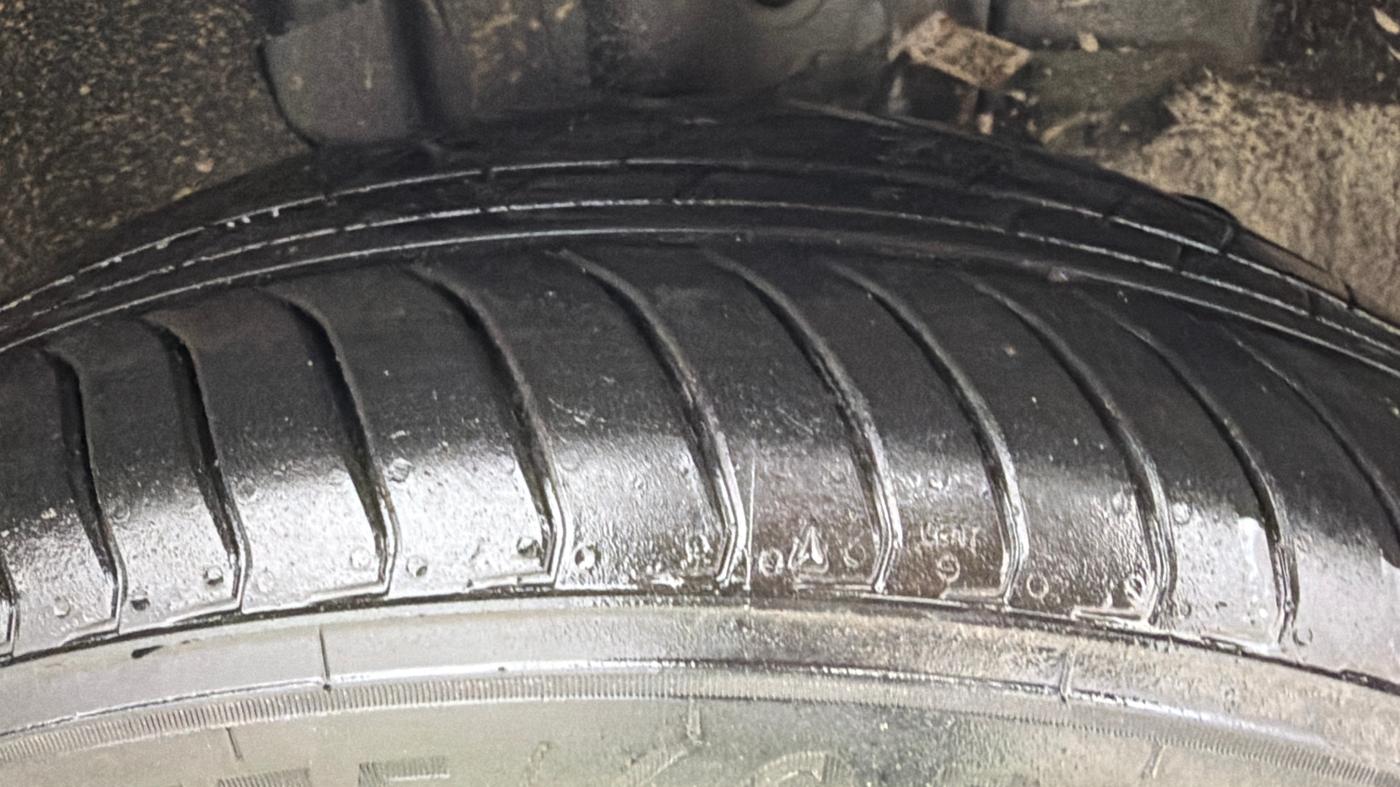 2025 Tata Tiago XZA, Petrol, Automatic, 800 km, Right Front Tyre Tread