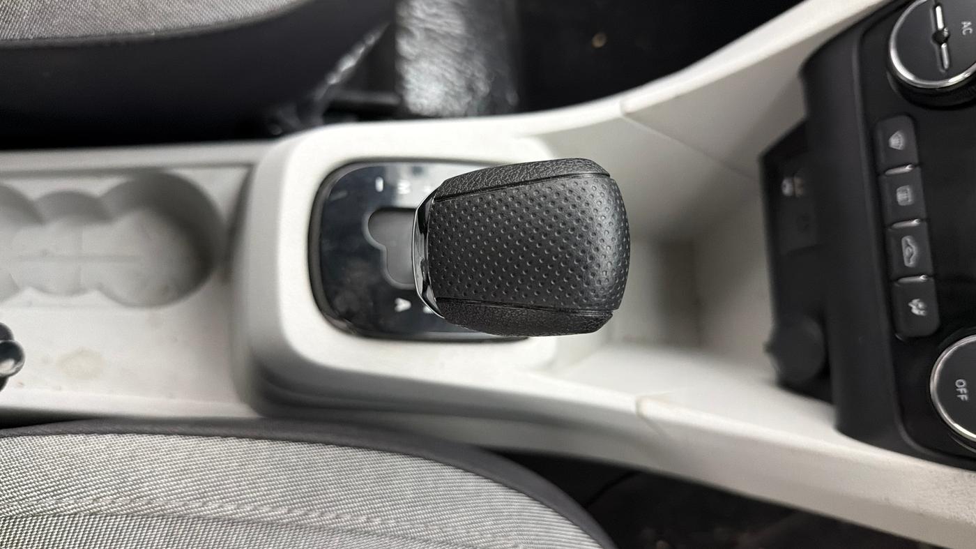2025 Tata Tiago XZA, Petrol, Automatic, 800 km, Gear Lever