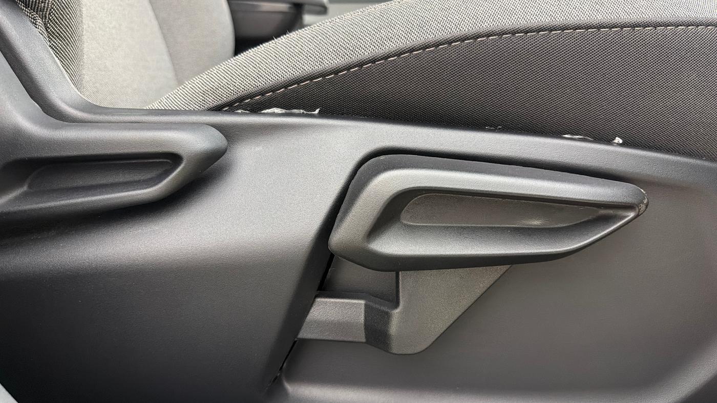 2025 Tata Tiago XZA, Petrol, Automatic, 800 km, Driver Side Adjustment Panel