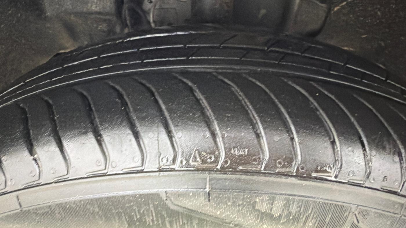 2025 Tata Tiago XZA, Petrol, Automatic, 800 km, Left Front Tyre Tread