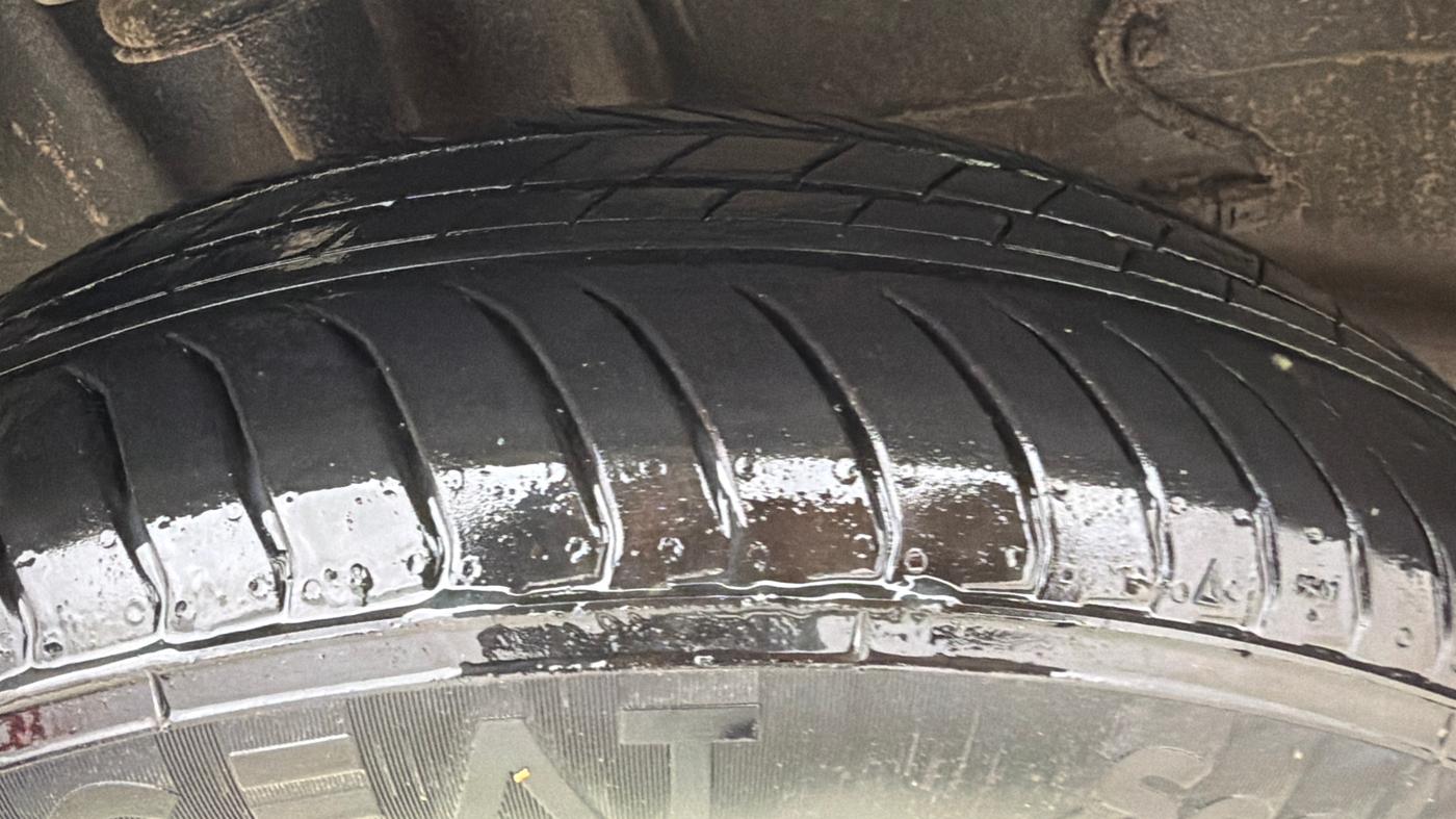 2025 Tata Tiago XZA, Petrol, Automatic, 800 km, Right Rear Tyre Tread