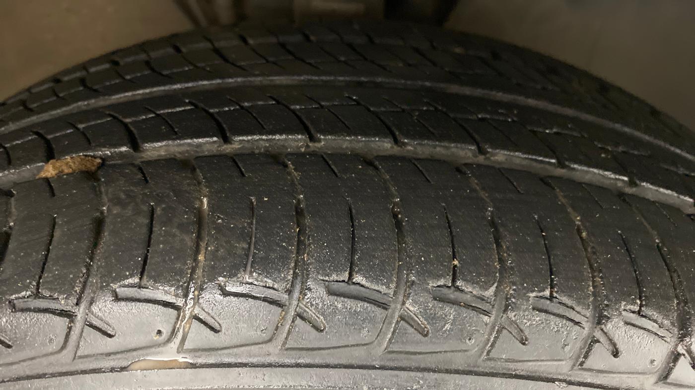 2016 Volkswagen Ameo HIGHLINE 1.2, Petrol, Manual, 31,344 km, Right Front Tyre Tread