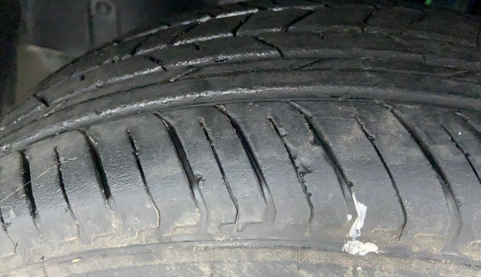 2022 Renault Kiger RXZ AMT, Petrol, Automatic, 11,634 km, Left Front Tyre Tread