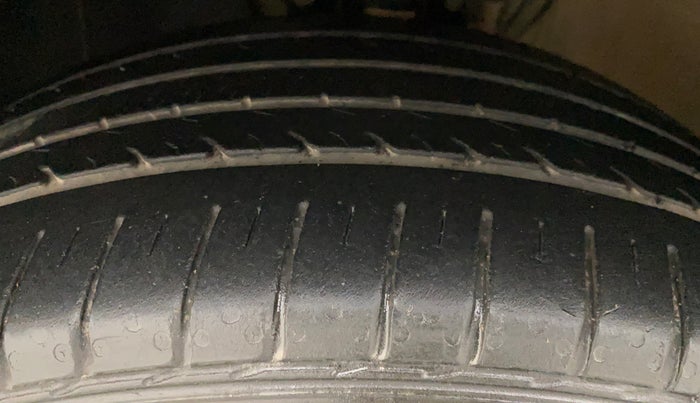 2019 Volkswagen Polo HIGHLINE PLUS 1.0, Petrol, Manual, 62,022 km, Left Front Tyre Tread