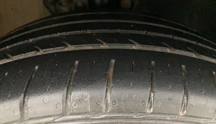 2019 Volkswagen Polo HIGHLINE PLUS 1.0, Petrol, Manual, 62,022 km, Right Front Tyre Tread