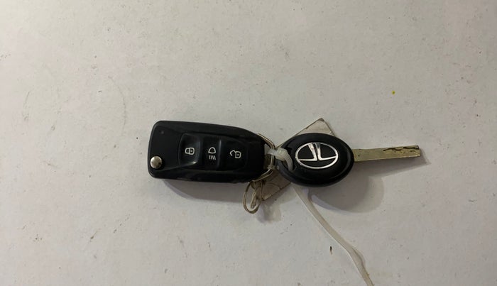 2019 Tata NEXON XM PETROL, Petrol, Manual, 55,501 km, Key Close Up