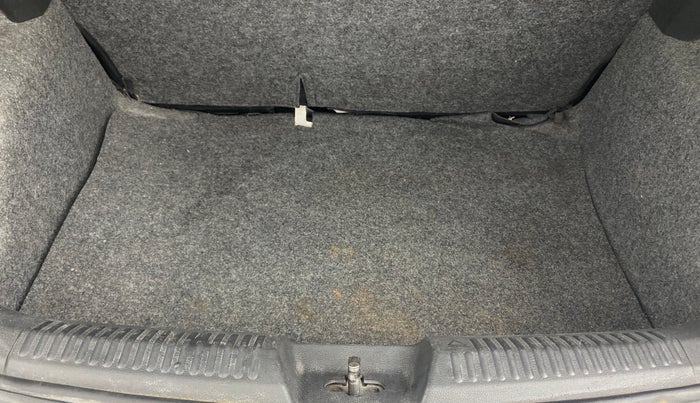 2015 Volkswagen Polo COMFORTLINE 1.2L, Petrol, Manual, 71,767 km, Boot Inside