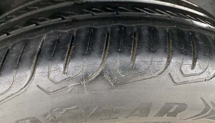 2015 Volkswagen Polo COMFORTLINE 1.2L, Petrol, Manual, 71,767 km, Right Rear Tyre Tread