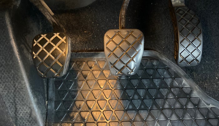 2015 Volkswagen Polo COMFORTLINE 1.2L, Petrol, Manual, 71,767 km, Pedals