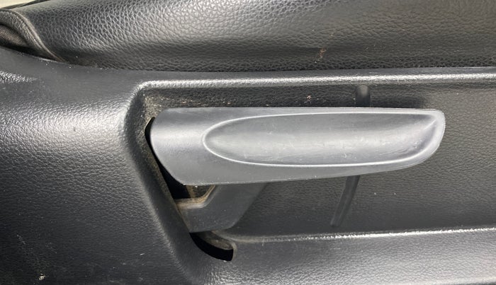 2015 Volkswagen Polo COMFORTLINE 1.2L, Petrol, Manual, 71,767 km, Driver Side Adjustment Panel