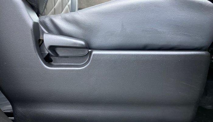 2015 Maruti Wagon R 1.0 VXI, Petrol, Manual, 24,658 km, Driver Side Adjustment Panel