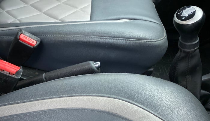 2015 Maruti Wagon R 1.0 VXI, Petrol, Manual, 24,658 km, Gear Lever