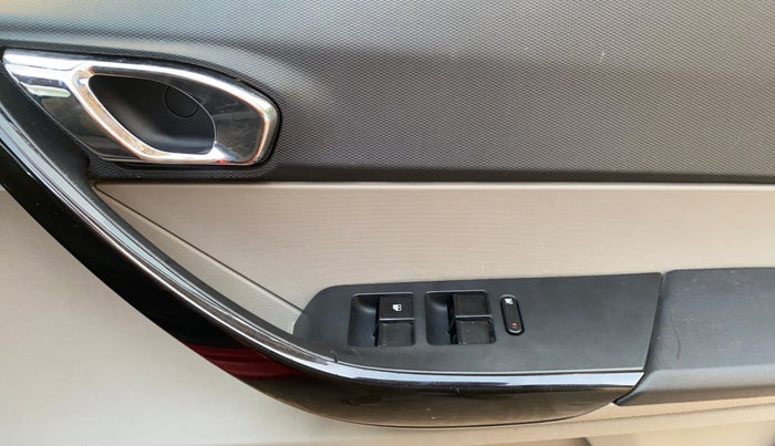 2018 Tata Tiago XZA PETROL, Petrol, Automatic, 34,887 km, Driver Side Door Panels Control