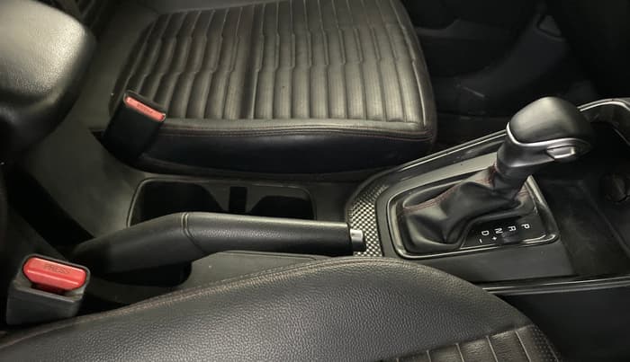 2022 KIA SONET GTX PLUS 1.5 AT, Diesel, Automatic, 84,044 km, Gear Lever