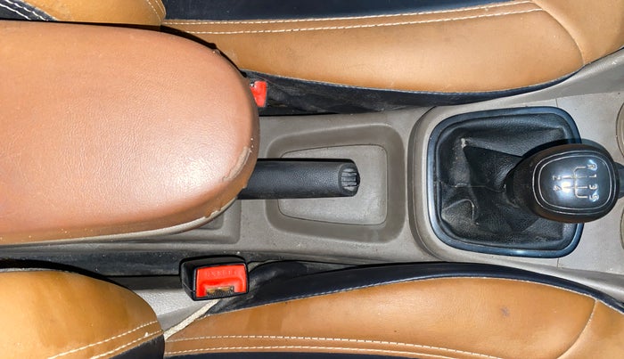 2016 Skoda Rapid 1.6 MPI ACTIVE, Petrol, Manual, 83,139 km, Gear Lever