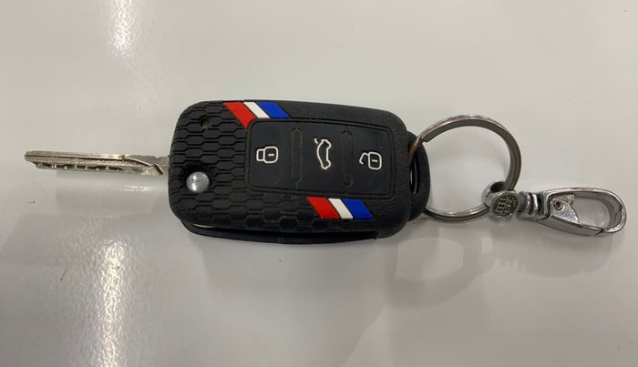 2016 Skoda Rapid 1.6 MPI ACTIVE, Petrol, Manual, 83,139 km, Key Close Up