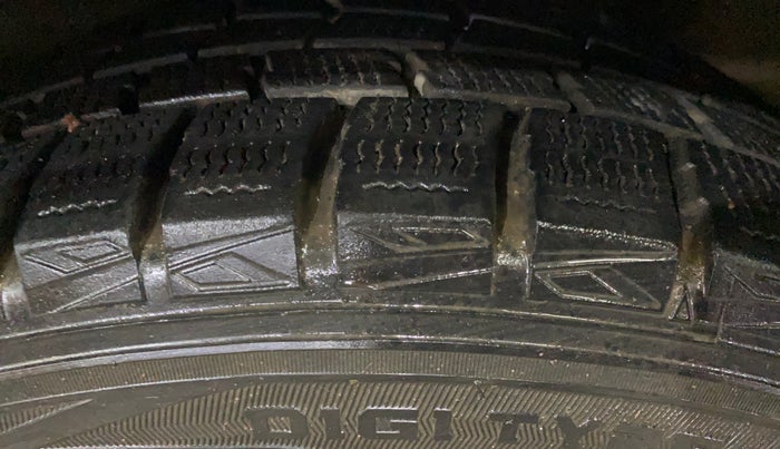 2016 Skoda Rapid 1.6 MPI ACTIVE, Petrol, Manual, 83,139 km, Left Front Tyre Tread