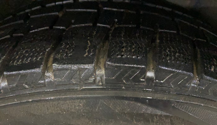 2016 Skoda Rapid 1.6 MPI ACTIVE, Petrol, Manual, 83,139 km, Left Rear Tyre Tread