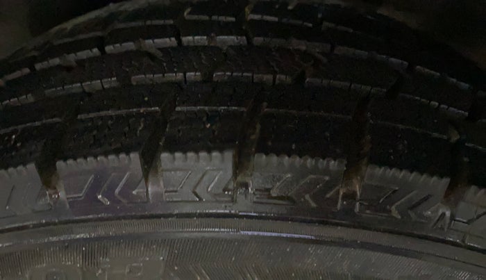 2016 Skoda Rapid 1.6 MPI ACTIVE, Petrol, Manual, 83,139 km, Right Rear Tyre Tread