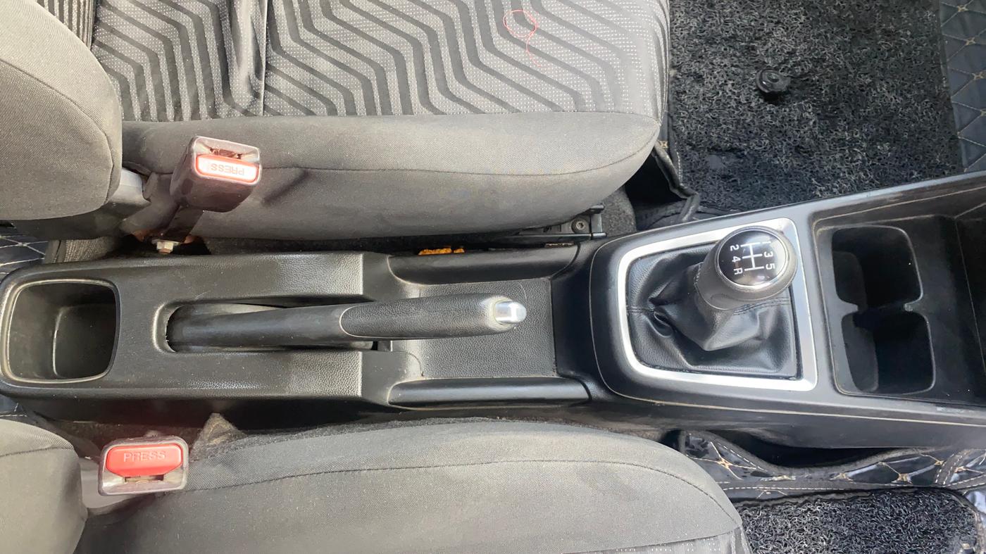 2018 Maruti Swift VDI, Diesel, Manual, 76,464 km, Gear Lever