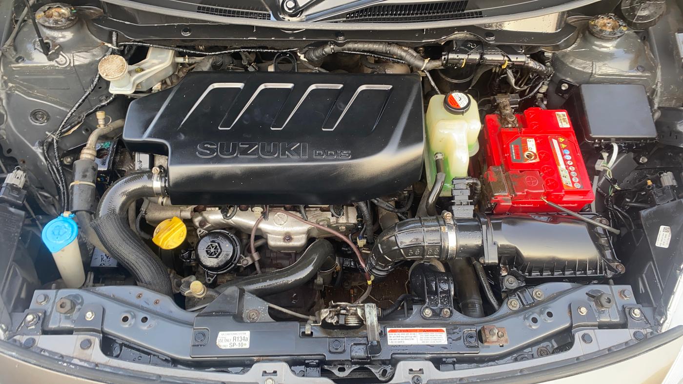 2018 Maruti Swift VDI, Diesel, Manual, 76,464 km, Engine View
