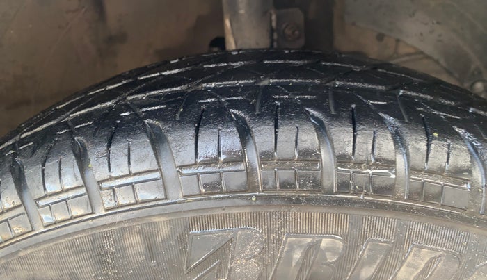 2018 Maruti Swift VDI, Diesel, Manual, 76,464 km, Right Front Tyre Tread